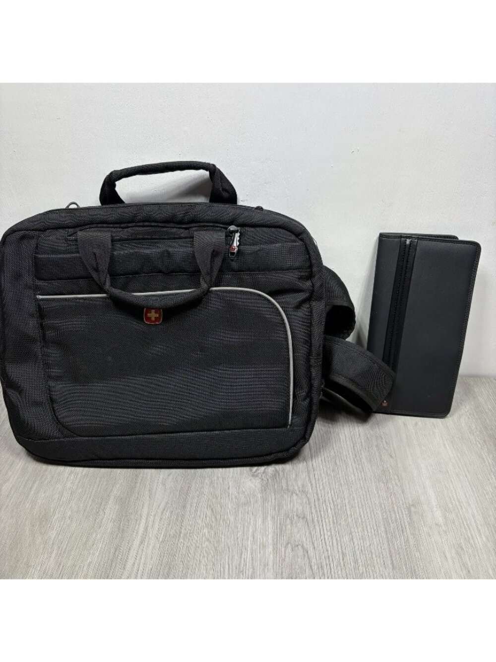 Wenger SwissGear Laptop Briefcase Black Nylon Messenger Travel Bag 15"x12"